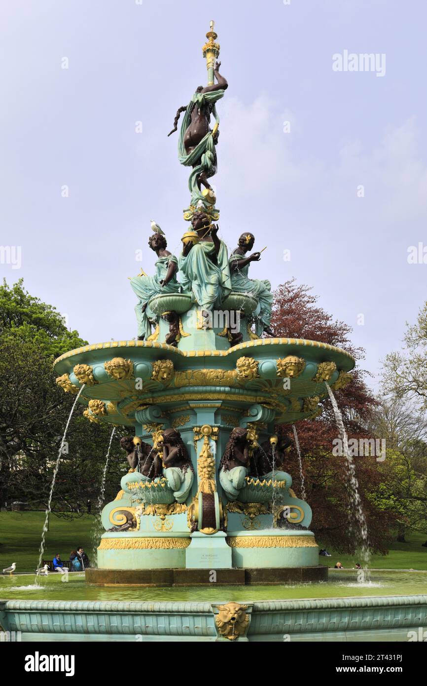 La fontana Ross nei Princes Street Gardens, Edimburgo, Scozia, Regno Unito Foto Stock