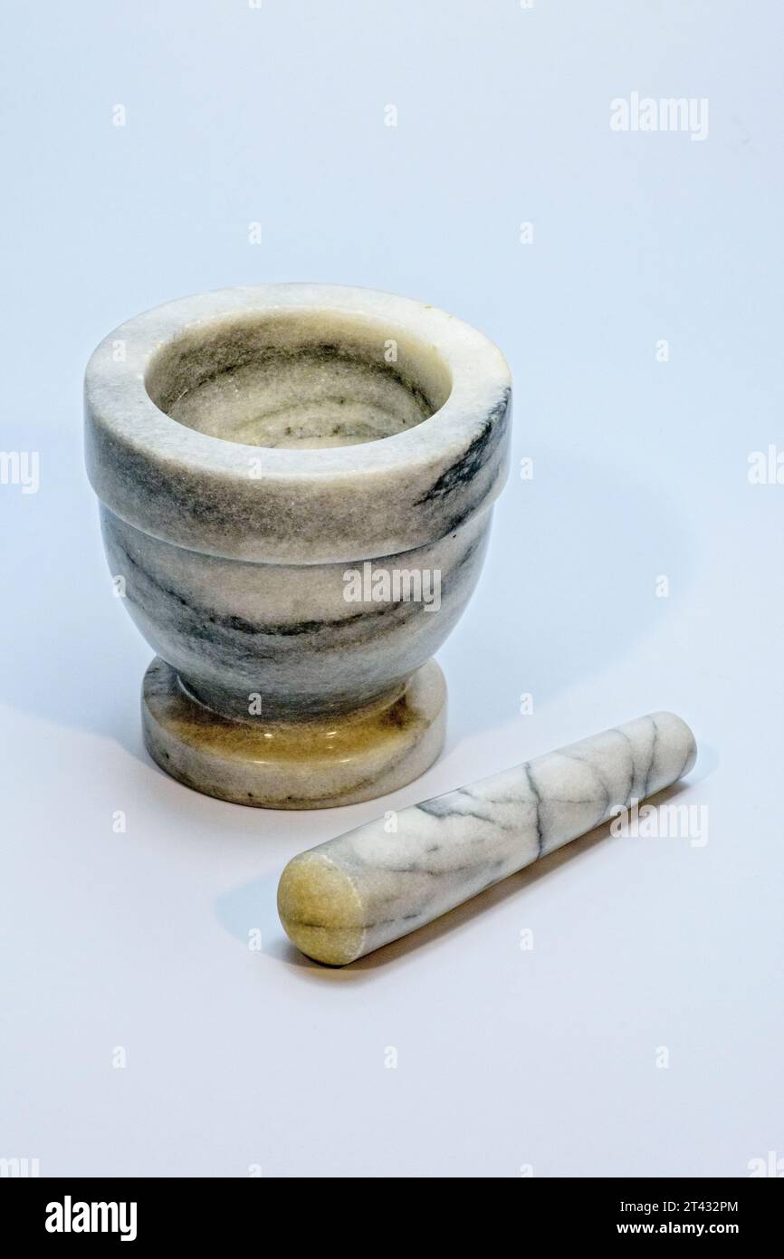 Set pestello e Malta in marmo lucido. Per tritare spezie, erbe, ecc. Foto Stock