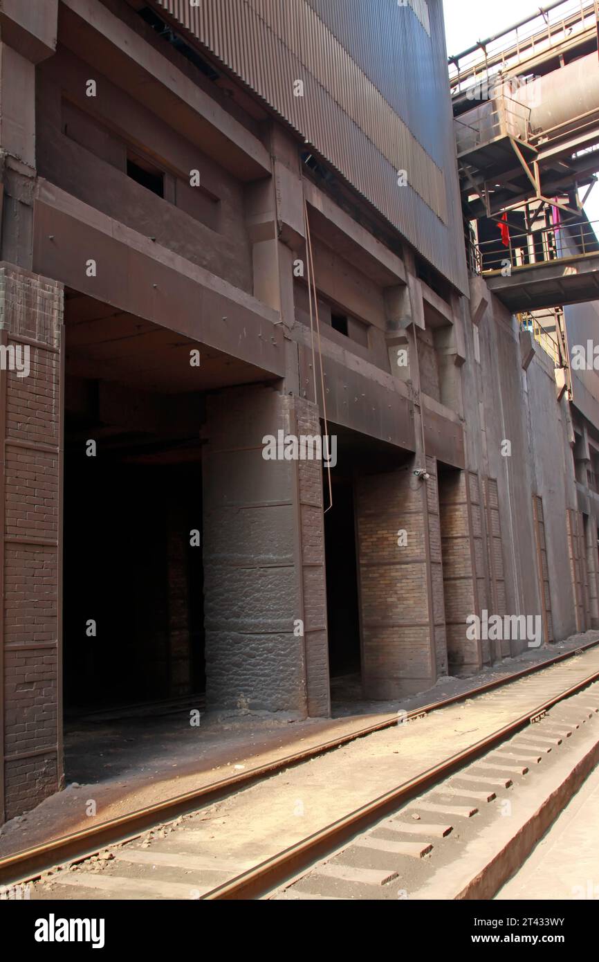 Veicoli industriali e ferroviari in fabbrica, primo piano della foto Foto Stock