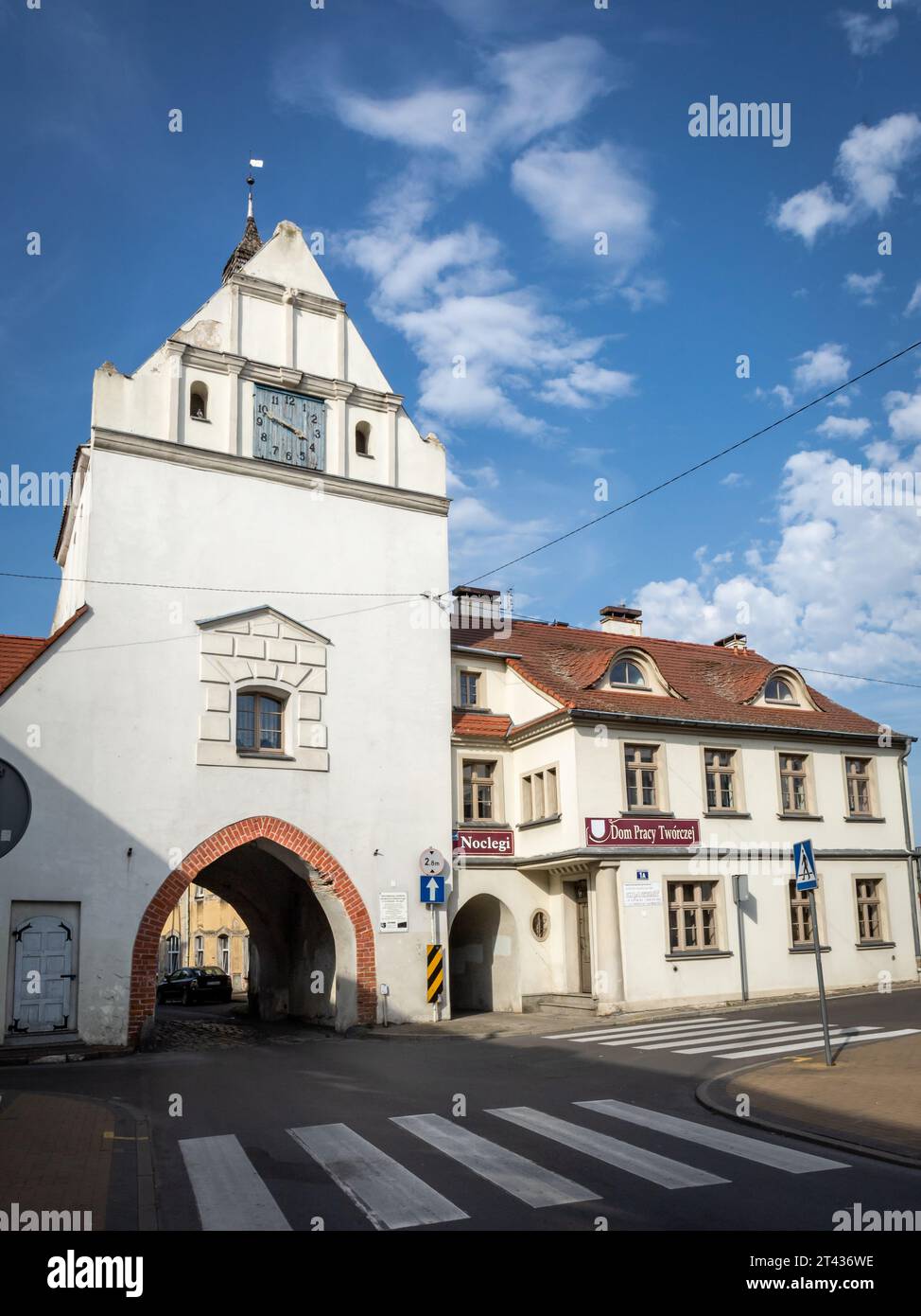 Gryfice, Polonia - 18 settembre 2023: Brama Kamienna medievale, la porta di pietra nel centro storico. Foto Stock