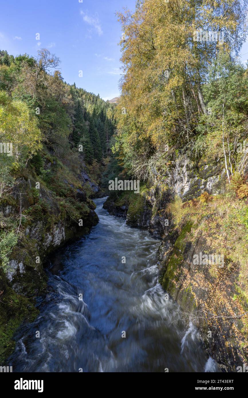 vista panoramica della cascata di hellesyltfossen Foto Stock