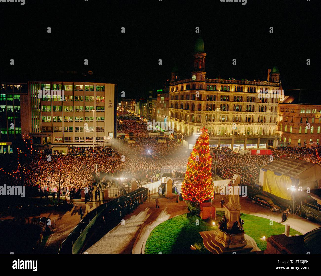 Il Presidente Clinton accende le luci dell'albero di Natale a Belfast il 30 novembre 995, Irlanda del Nord Foto Stock