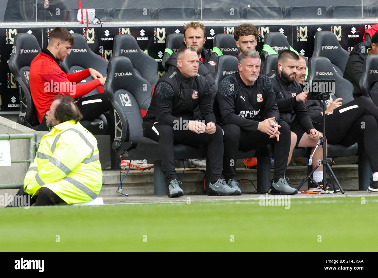 Il manager dello Swindon Town Michael Flynn durante il primo tempo della partita di Sky Bet League 2 tra MK Dons e Swindon Town allo stadio MK di Milton Keynes sabato 28 ottobre 2023. (Foto: John Cripps | mi News) crediti: MI News & Sport /Alamy Live News Foto Stock