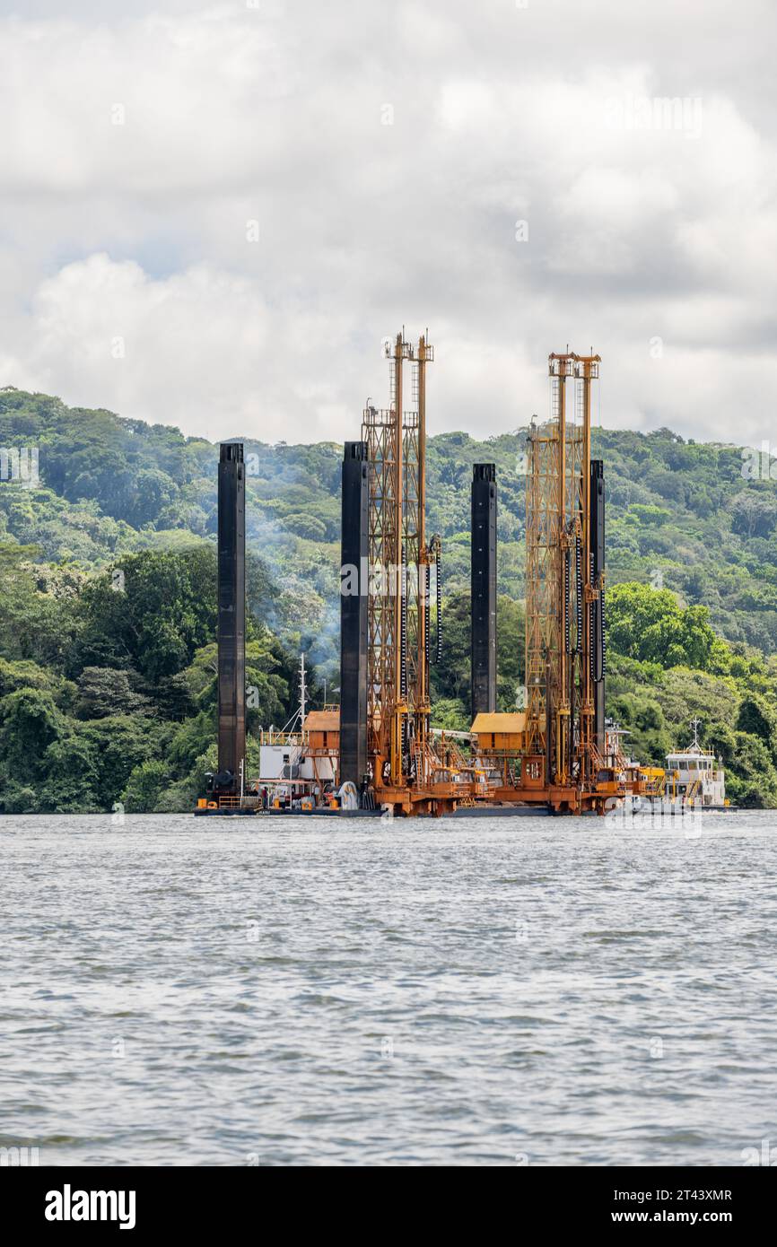 Industria sul Canale di Panama - Guida in pile, costruzione Foto Stock