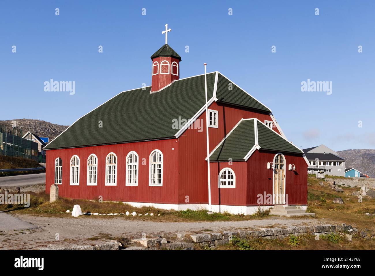 Chiesa di Qaqortoq, la Chiesa del nostro Salvatore; una chiesa luterana nella città di Qaqortoq in Groenlandia. Groenlandia meridionale Europa Foto Stock