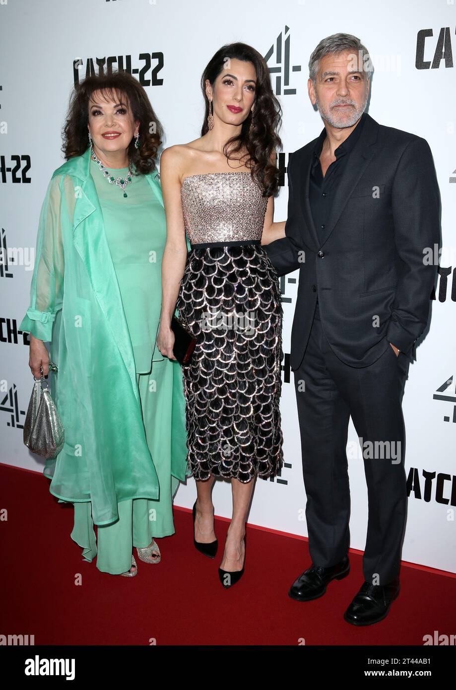 Londra, Regno Unito. 15 maggio 2019. Baria Alamuddin, Amal Clooney e George Clooney assistono alla premiere britannica "Catch 22" al Vue Westfield di Londra. (Foto di Fred Duval/SOPA Images/Sipa USA) credito: SIPA USA/Alamy Live News Foto Stock