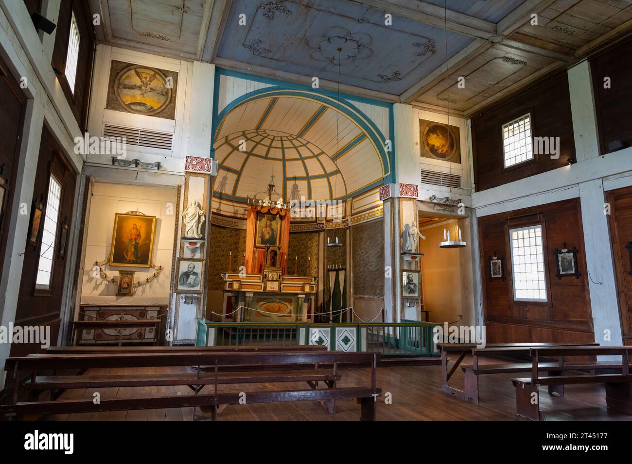 All'interno della missione del Sacro cuore nell'Old Mission State Park, Cataldo, Idaho. Costruito tra il 1850 e il 1853 da missionari cattolici e. Foto Stock
