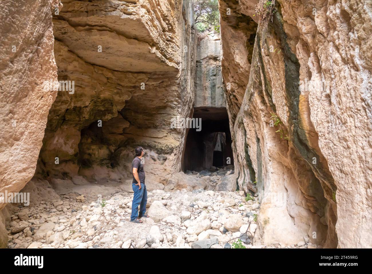 Vespasianus Tito Tunnel, un antico tunnel d'acqua costruito per la città di Seleucia Pieria, Antiochia, nel i e II secolo d.C. Foto Stock