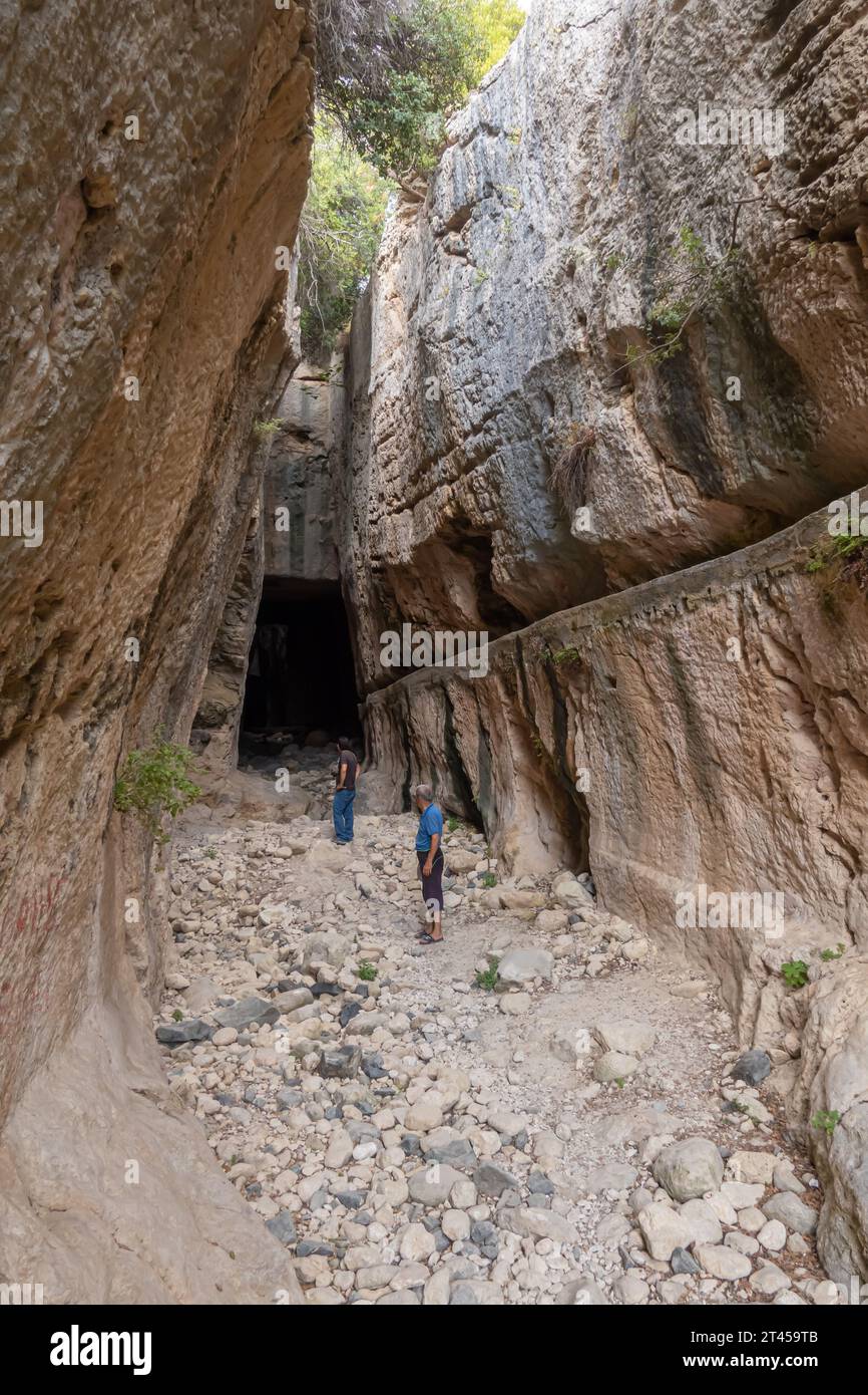 Vespasianus Tito Tunnel, un antico tunnel d'acqua costruito per la città di Seleucia Pieria, Antiochia, nel i e II secolo d.C. Foto Stock