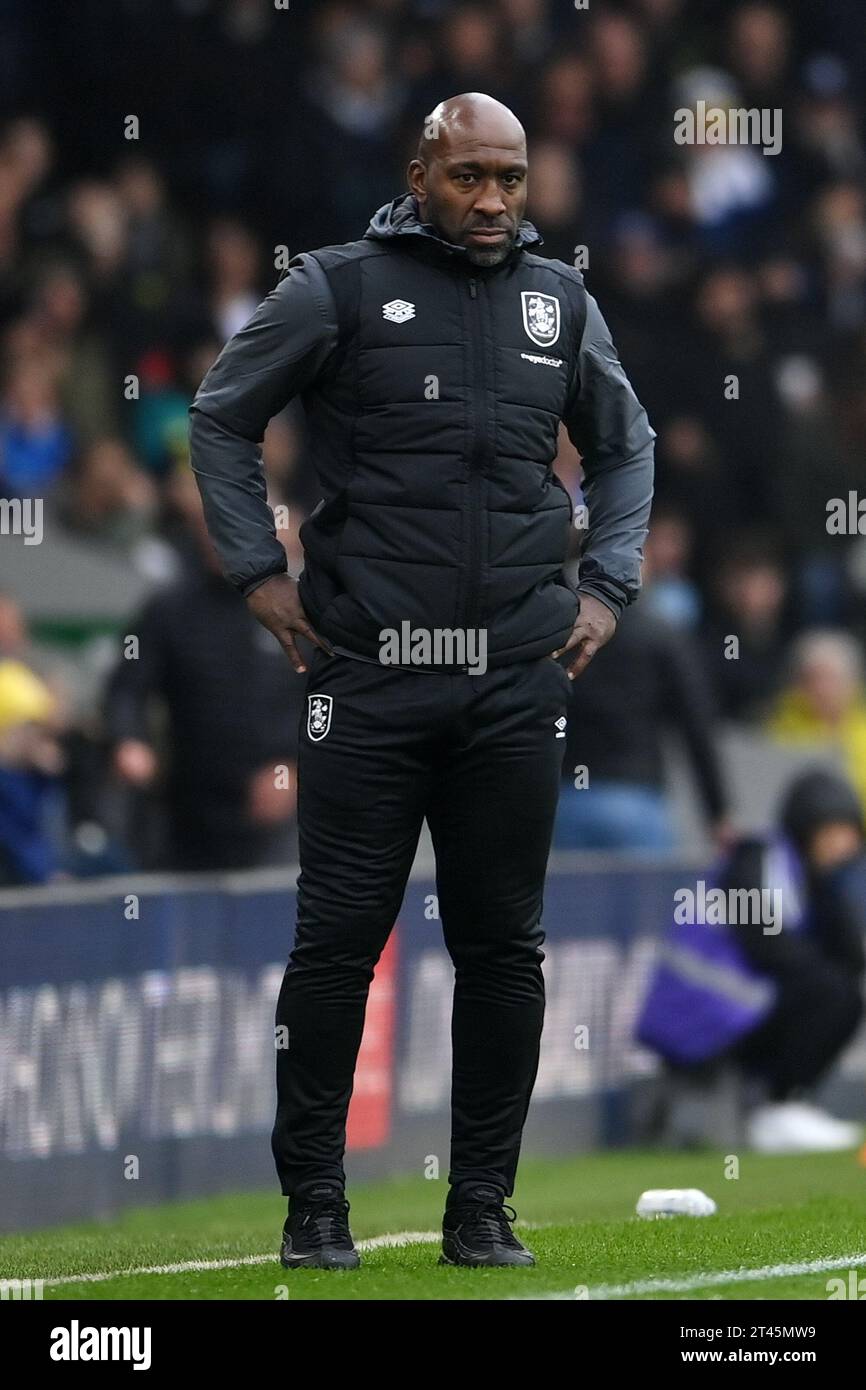Leeds, Regno Unito. 28 ottobre 2023. Huddersfield Town Manager Darren Moore durante il match per lo Sky Bet Championship a Elland Road, Leeds. Il credito fotografico dovrebbe leggere: Gary Oakley/Sportimage Credit: Sportimage Ltd/Alamy Live News Foto Stock