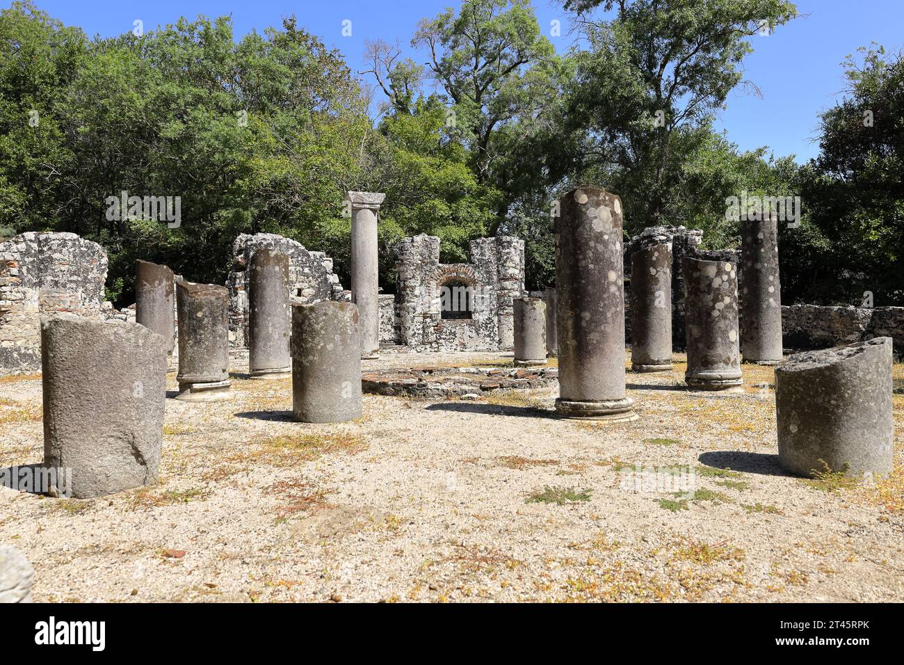 Parco nazionale di Butrint in Albania. Sito patrimonio dell'umanità dell'UNESCO. Rovine dell'antica città di Butrint. Resti del battistero. Siti archeologici Foto Stock