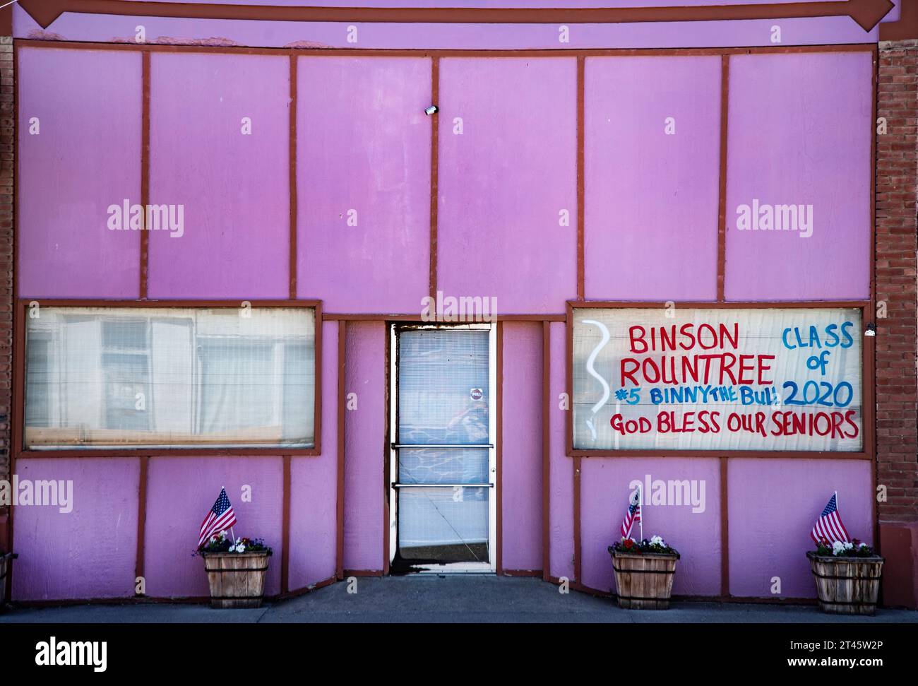 Festeggiamo la Classe del 2020 durante il Covid Store Front in Main Street, Filer, Idaho , USA Foto Stock