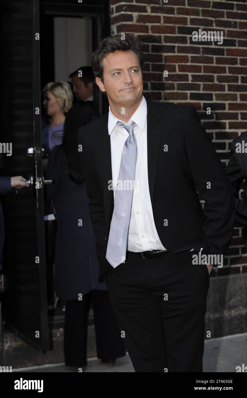 NEW YORK - 16 APRILE: L'attore Matthew Perry visita "Late Show with David Letterman" all'ed Sullivan Theater il 16 aprile 2009 a New York City persone: Matthew Perry Foto Stock