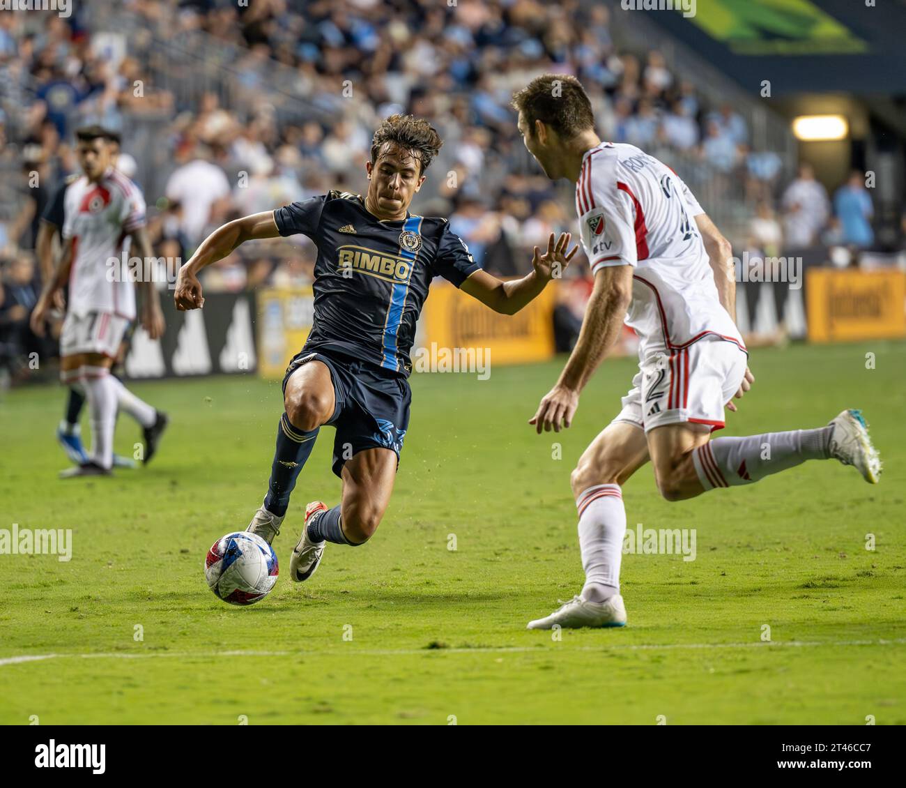 Quinn Sullivan Philadelphia Union Centrocampista dribbling calcio in campo contro la New England Revolution (#33) credito: Don Mennig / Alamy News Foto Stock