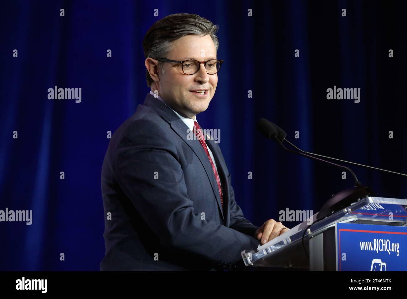 Sorpresa, Arizona, USA. 28 ottobre 2023. Il presidente della camera Mike Johnson parla al vertice annuale della leadership della coalizione ebraica repubblicana 2023 a Las Vegas, Nevada. (Immagine di credito: © Gage Skidmore/ZUMA Press Wire) SOLO USO EDITORIALE! Non per USO commerciale! Foto Stock