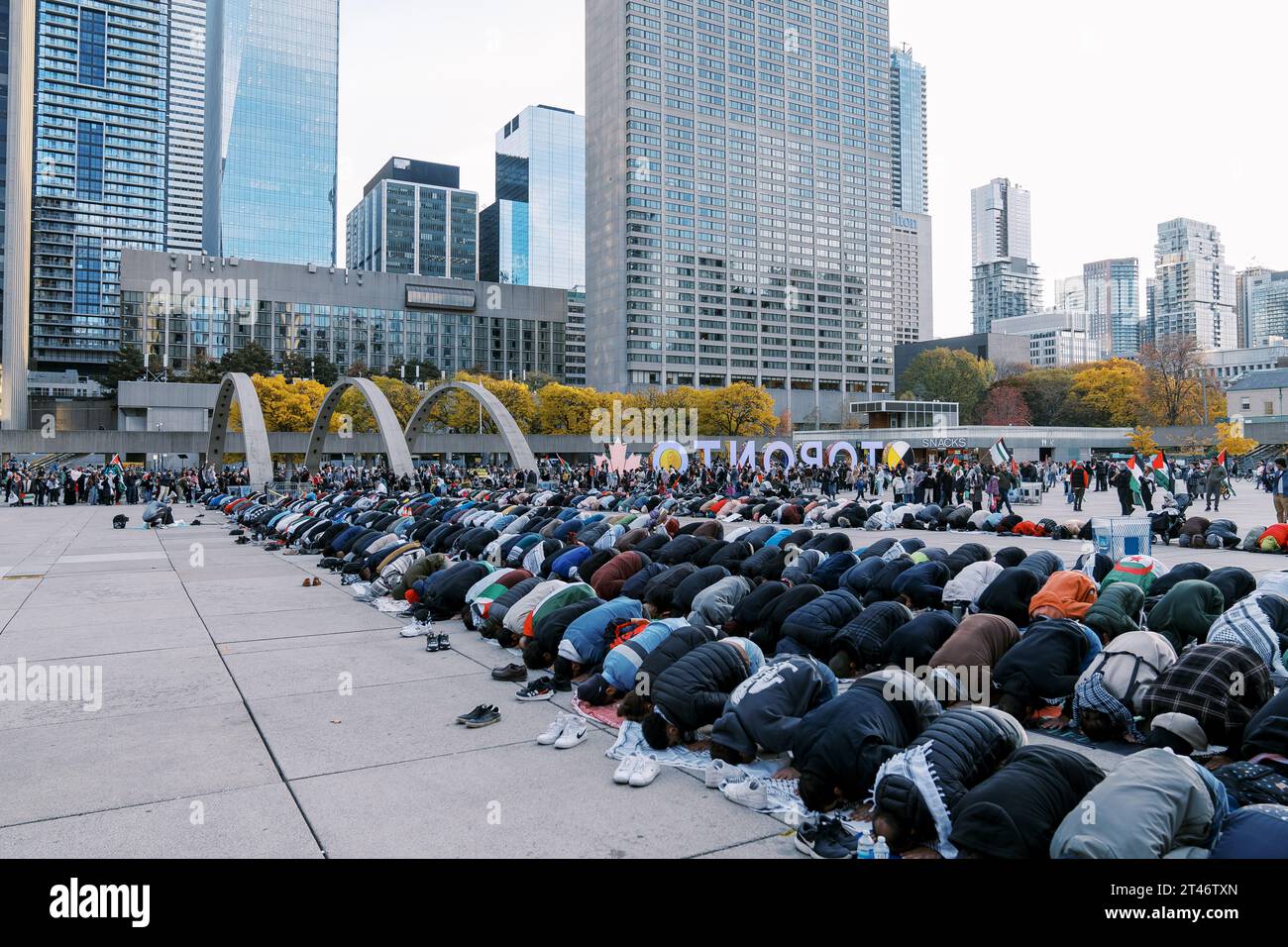 Preghiera Per La Fine Della Guerra Toronto, Canada - 28 ottobre 2023: Preghiera musulmana dalla Palestina