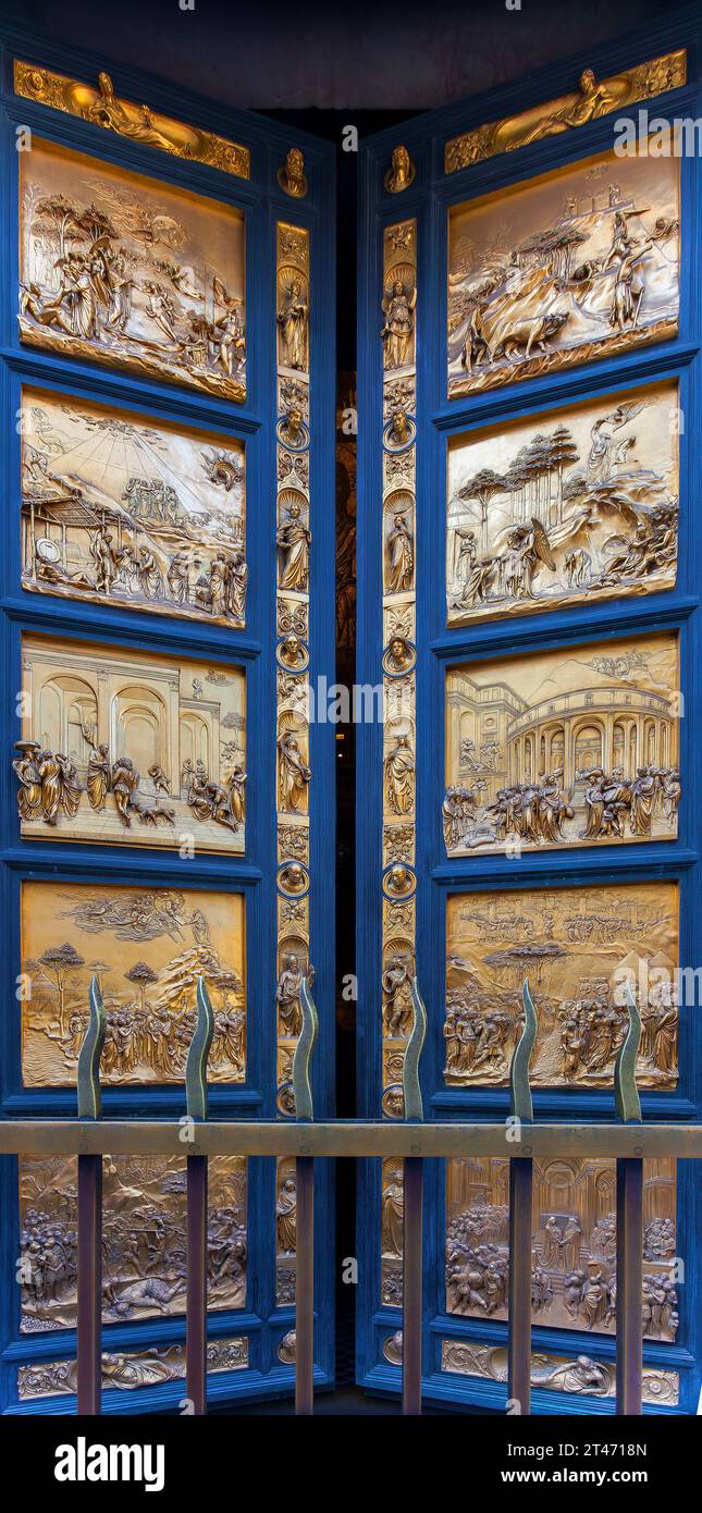 La porta del Paradiso è la porta principale del Battistero di Firenze (Battistero di San Giovanni), situato di fronte al Duomo. Il meraviglioso po Foto Stock