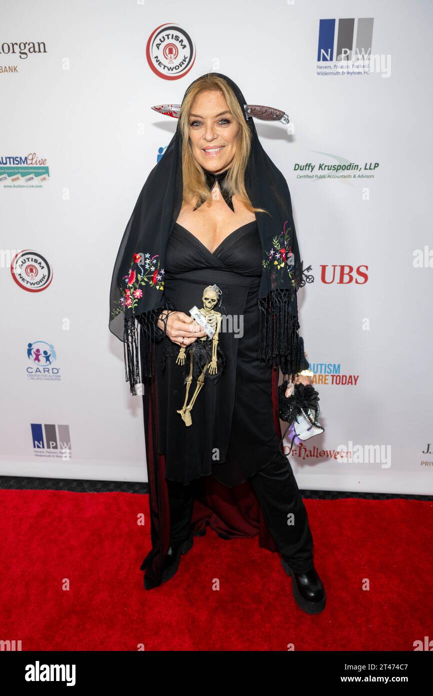 Los Angeles, USA. 28 ottobre 2023. L'attrice Lydia Cornell partecipa alla seconda raccolta fondi annuale All Ghouls Gala per Autism Care Today al Woodland Hills Country Club, Los Angeles, CA 28 ottobre 2023 credito: Eugene Powers/Alamy Live News Foto Stock