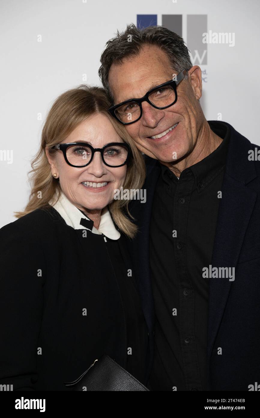 Los Angeles, USA. 28 ottobre 2023. L'attrice Maureen McCormick con il marito Michael partecipa alla seconda raccolta fondi annuale di All Ghouls Gala per l'Autism Care Today al Woodland Hills Country Club, Los Angeles, CA 28 ottobre 2023 crediti: Eugene Powers/Alamy Live News Foto Stock