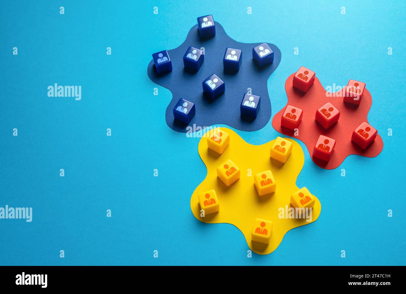 Forze politiche e squadre. Rivalità e competizione. Influenza e lotta per i partecipanti. Segmentazione del mercato. Cooperazione. Suddividerlo in sma Foto Stock