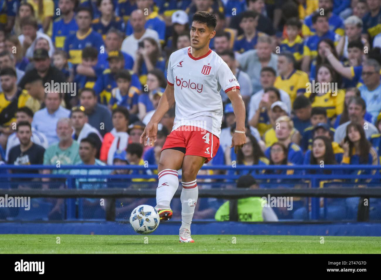 Buenos Aires, Argentina. 28 ottobre 2023. Santiago Nuñez dell'Estudiantes de la Plata durante la partita di Liga Argentina tra CA Boca Juniors ed Estudiantes giocò allo Stadio la Bombonera il 28 ottobre 2023 a Buenos Aires, in Spagna. (Foto di Santiago Joel Abdala/PRESSINPHOTO) crediti: PRESSINPHOTO SPORTS AGENCY/Alamy Live News Foto Stock