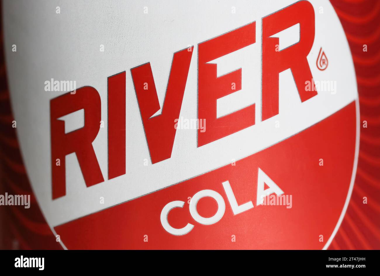 Viersen, Germania - 9 ottobre. 2023: Primo piano del marchio CAN Aldi North discounter River Cola Foto Stock