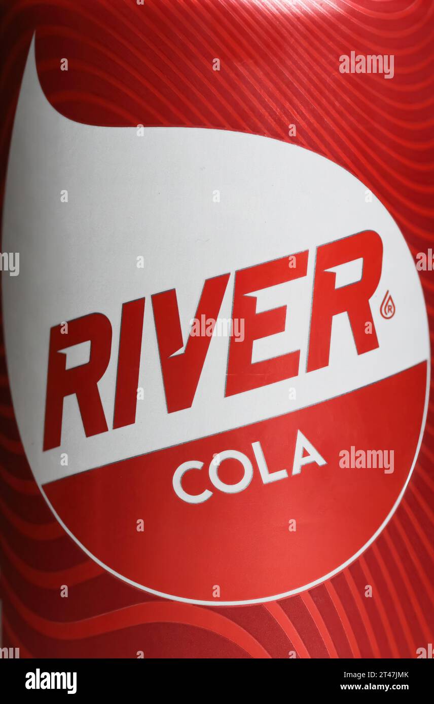 Viersen, Germania - 9 ottobre. 2023: Primo piano del marchio CAN Aldi North discounter River Cola Foto Stock
