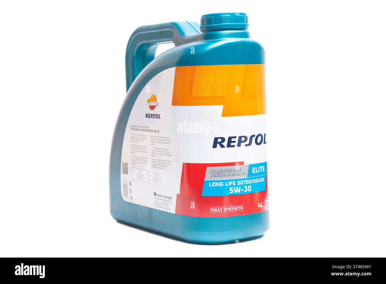 Mosca, Russia, 02 ottobre 2023: Olio motore sintetico Repsol 5W-30 Foto Stock