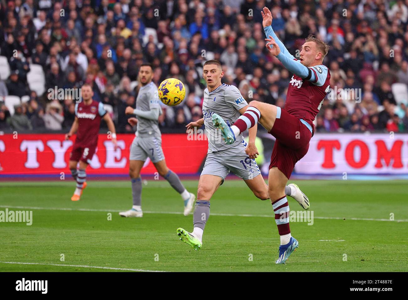 London Stadium, Londra, Regno Unito. 29 ottobre 2023. Premier League Football, West Ham United contro Everton; Jarrod Bowen del West Ham United non può connettersi con una croce credito: Action Plus Sports/Alamy Live News Foto Stock