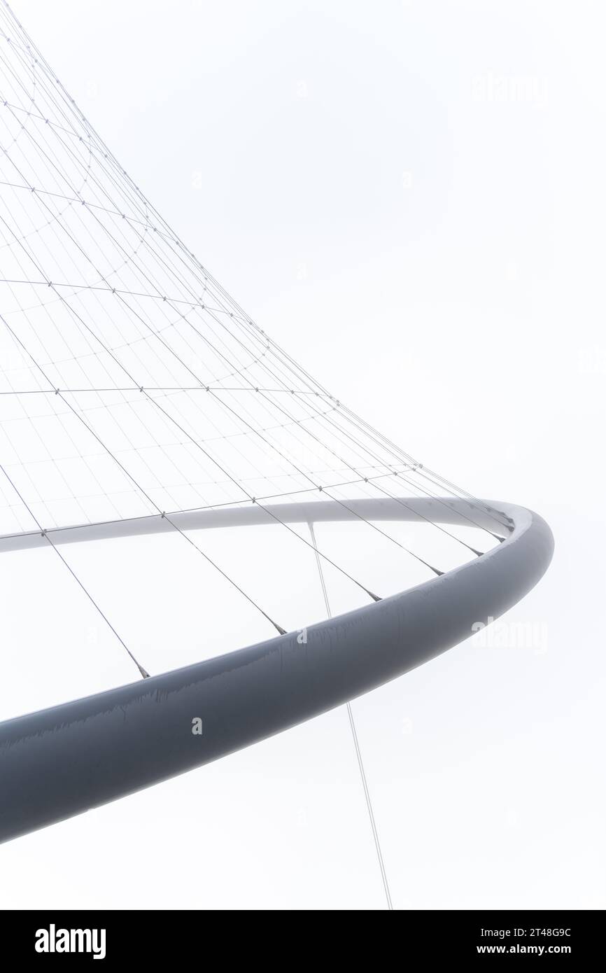 Dettaglio della scultura temenica di Anish Kapoor e Cecil Balmond, un punto di riferimento di Teesside, a Middlesbrough, Regno Unito, avvolto nella nebbia Foto Stock Dettaglio della scultura temenica di Anish Kapoor e Cecil Balmond, un punto di riferimento di Teesside, a Middlesbrough, Regno Unito, avvolto nella nebbia Foto Stock