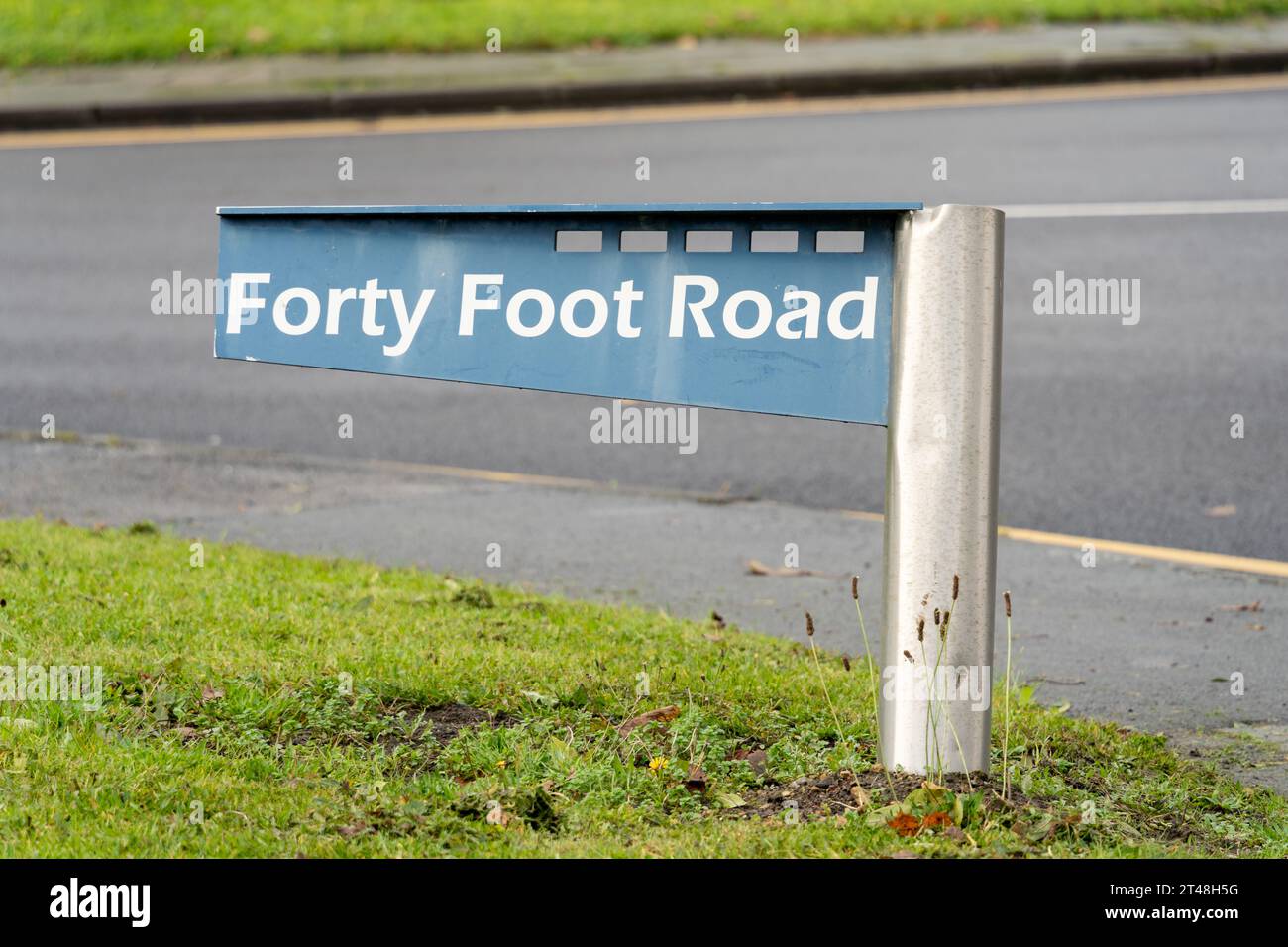 Fortty Foot Road, nella zona industriale di Middlesbrough, Regno Unito, si pensa che sia stata nominata così perché la sua larghezza permetteva a 20 vittoriani di camminare al passo con il lavoro Foto Stock