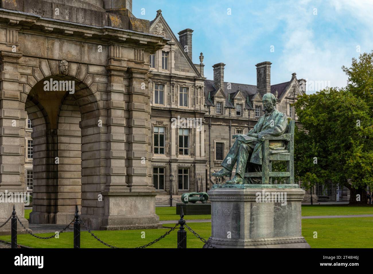 Il Trinity College di Dublino è la più antica università d'Irlanda e un'istituzione ad alta intensità di ricerca con una ricca storia e cultura. Foto Stock