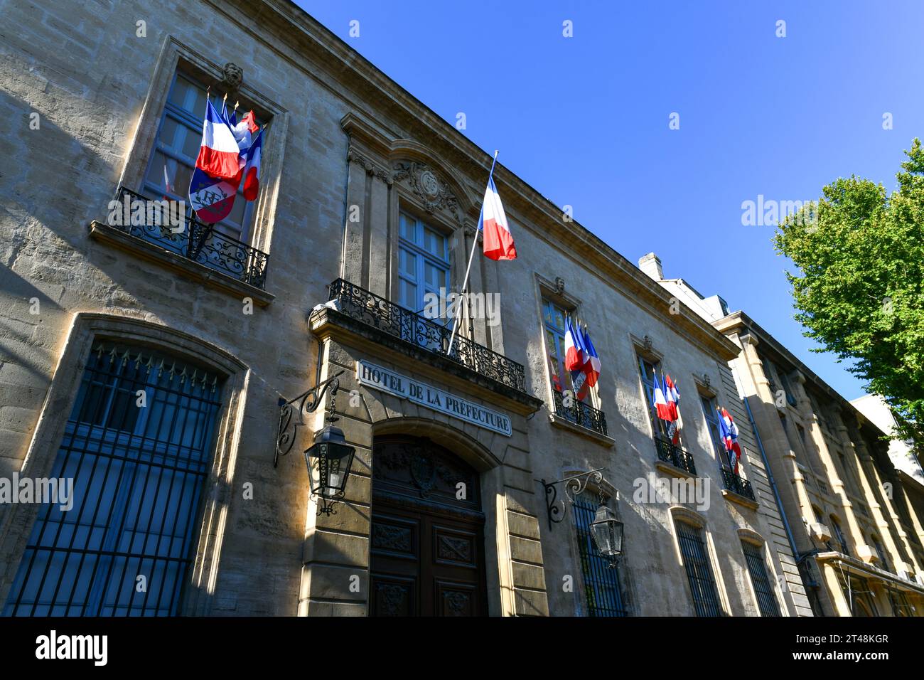 Avignone, Francia - 16 luglio 2022: Facciata storica dell'Hotel De la Prefettura di Avignone, Francia. Foto Stock