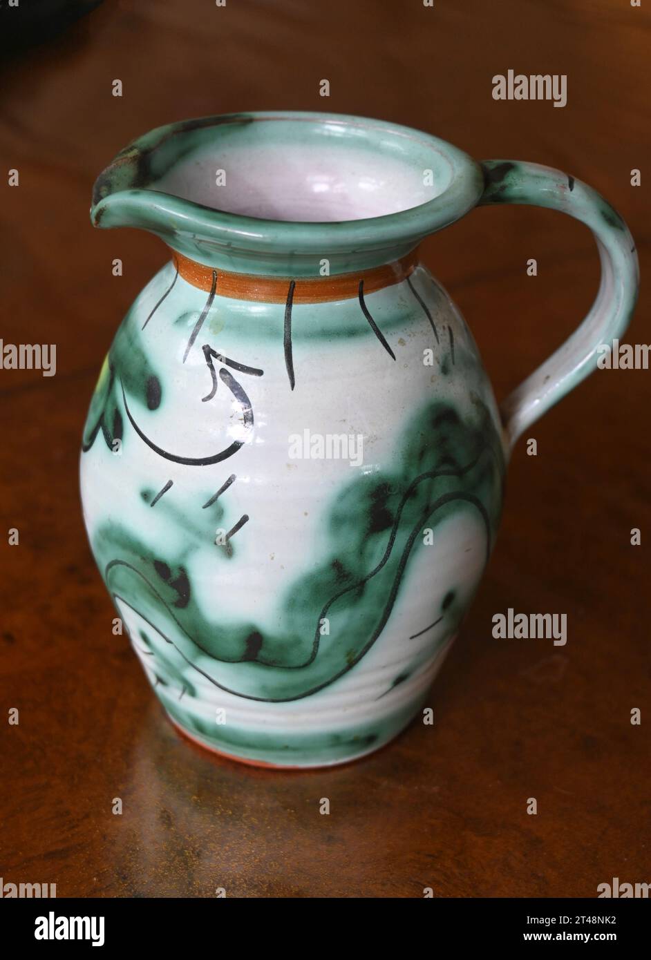 caraffa in ceramica kagel verde e bianca Foto Stock
