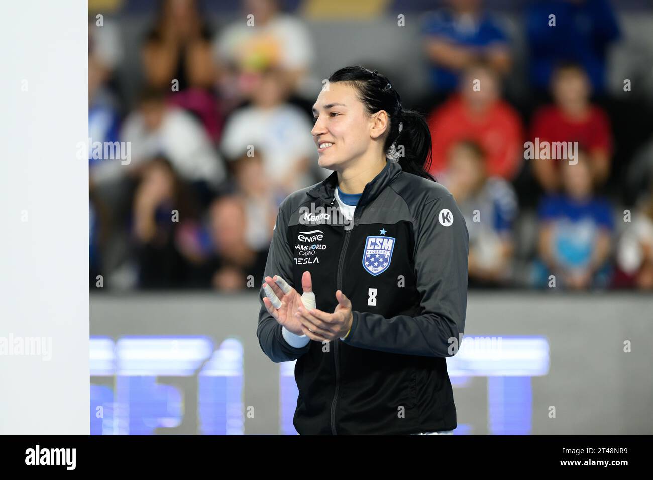 Podgorica, Montenegro, 29.10.23, ottobre 2023, (8) NEAGU Cristina Georgiana in una partita della EHF Champions League- fase a gironi tra ZRK Buducnost Bemax e CSM Bucuresti alla Bemax Arena, credito: Stefan Ivanovic/Alamy Live News Foto Stock