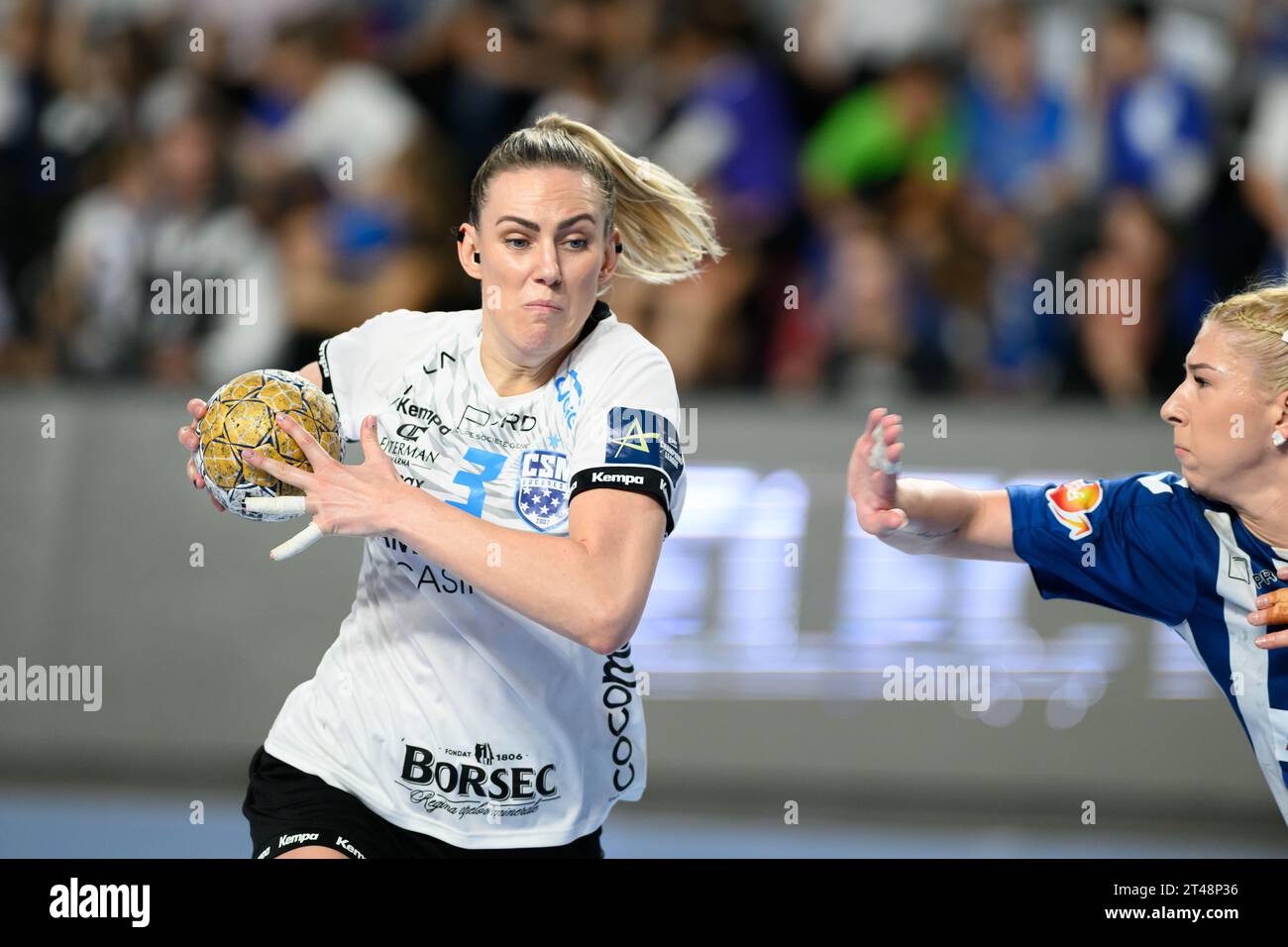 Podgorica, Montenegro, 29.10.23, ottobre 2023, (3) ARNTZEN Emilie Hegh in una partita della EHF Champions League- fase a gironi tra ZRK Buducnost Bemax e CSM Bucuresti alla Bemax Arena, credito: Stefan Ivanovic/Alamy Live News Foto Stock