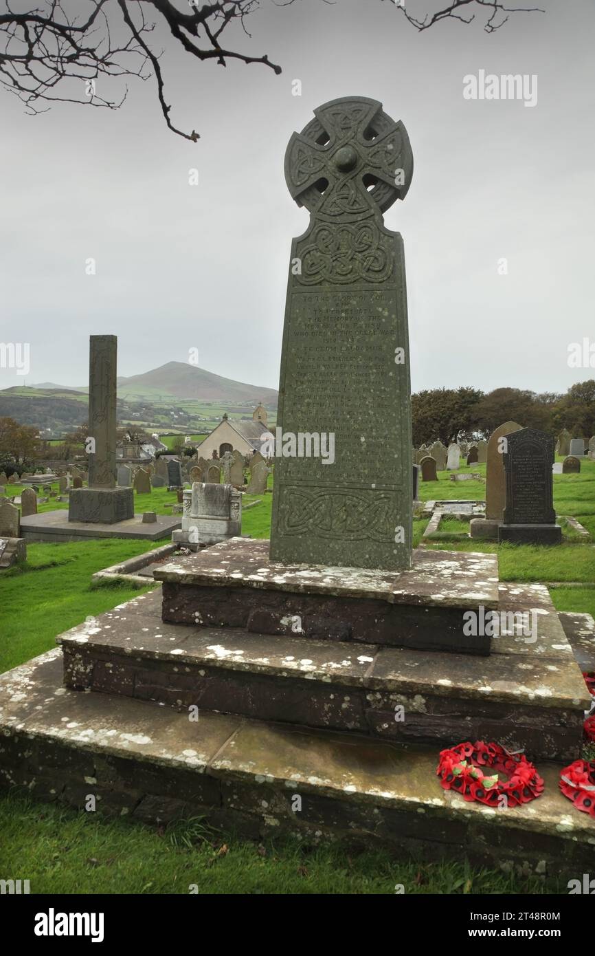 World Wars 1 e 2 Memorial al cimitero della chiesa di Kirk Maughold, Maughold, Isola di Man. Foto Stock