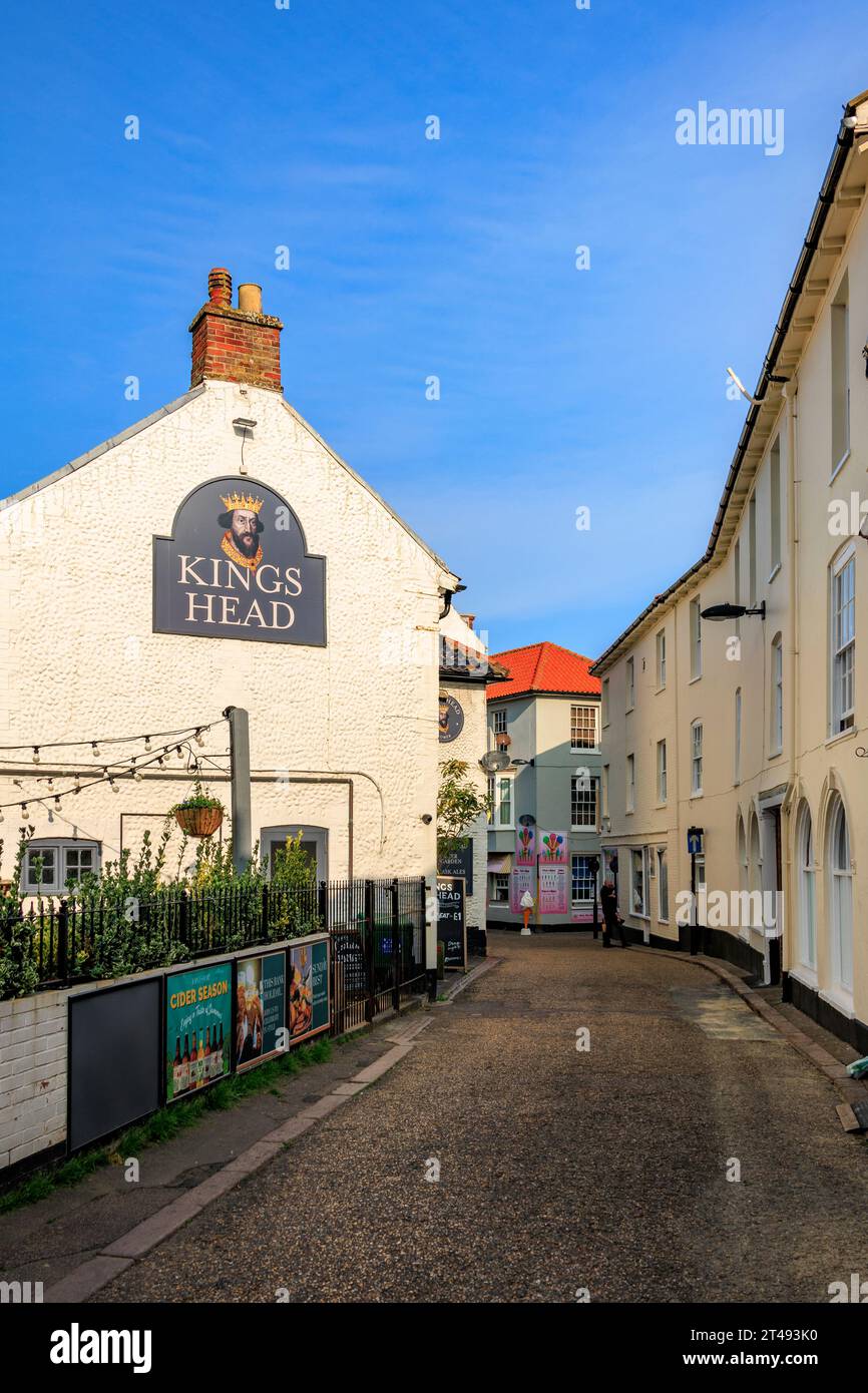 Pub Kings Head a High Street, Cromer, Norfolk, Inghilterra, Regno Unito Foto Stock