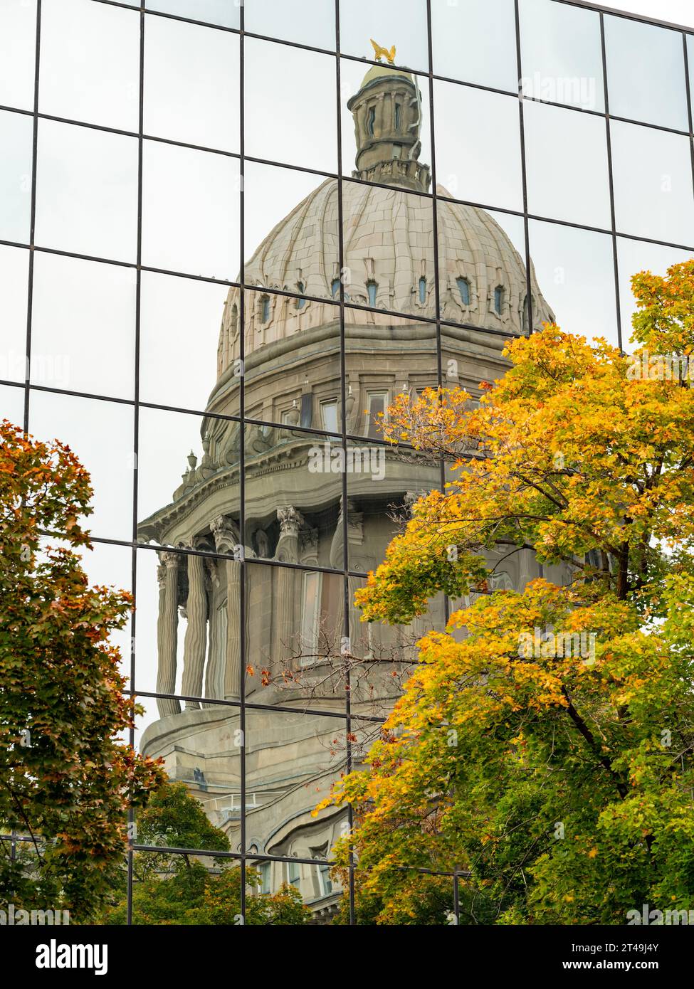 Immagine riflessa della capitale dell'Idaho in autunno Foto Stock
