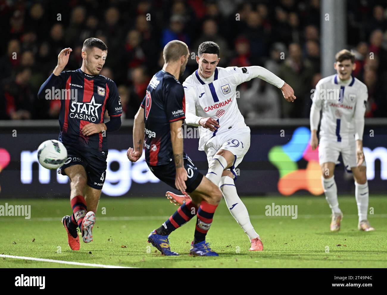 Liegi, Belgio. 29 ottobre 2023. Robbie Ure di RSCA Futures lotta per il pallone durante una partita di calcio tra RFC Liege e RSCA Futures, domenica 29 ottobre 2023 a Liegi, il giorno 10/30 della seconda divisione "Challenger Pro League" del campionato belga del 2023-2024. BELGA PHOTO JOHN THYS Credit: Belga News Agency/Alamy Live News Foto Stock