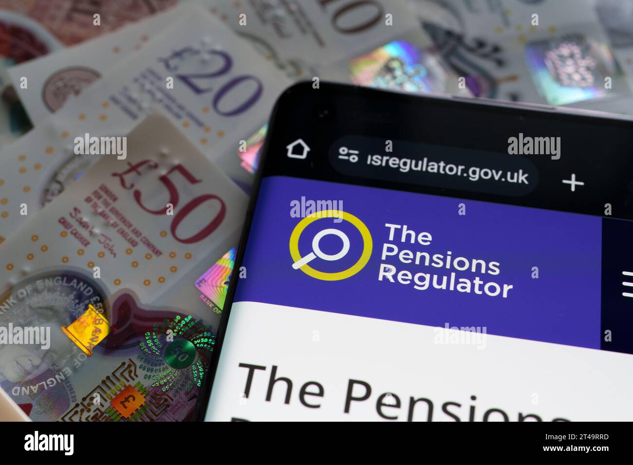 Il logo Pensions Regulator visualizzato sul sito Web dello smartphone. TPR è un ente pubblico che disciplina i regimi pensionistici nel Regno Unito. Stafford, United Foto Stock