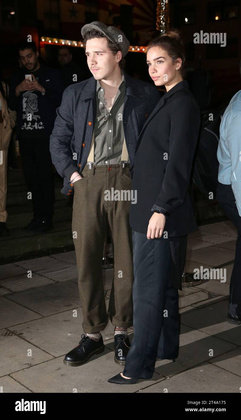 Brooklyn Beckham e Hana Cross partecipano alla Fabulous Fund Fair alla Roundhouse di Londra, in Inghilterra. Foto Stock