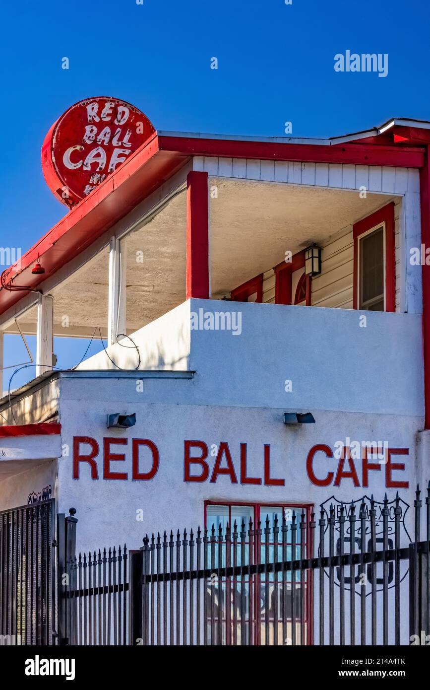 Red Ball Cafe lungo la Route 66 ad Albuquerque, New Mexico, Stati Uniti [nessun rilascio di proprietà; solo licenze editoriali] Foto Stock