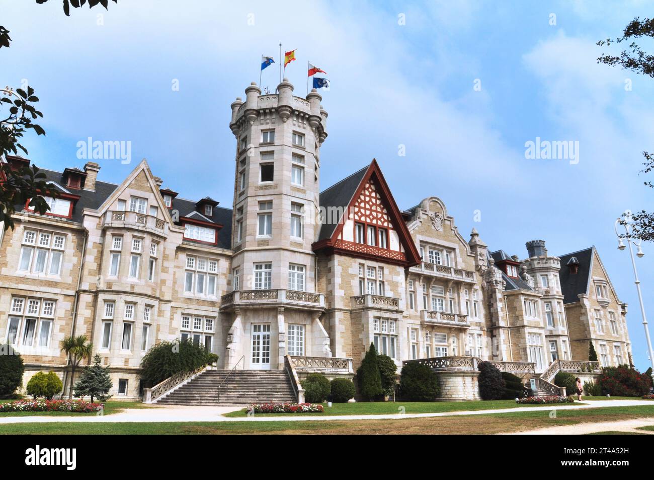 Una vista accattivante dell'esterno e la grande entrata del Palacio de la Magdalena a Santander Foto Stock