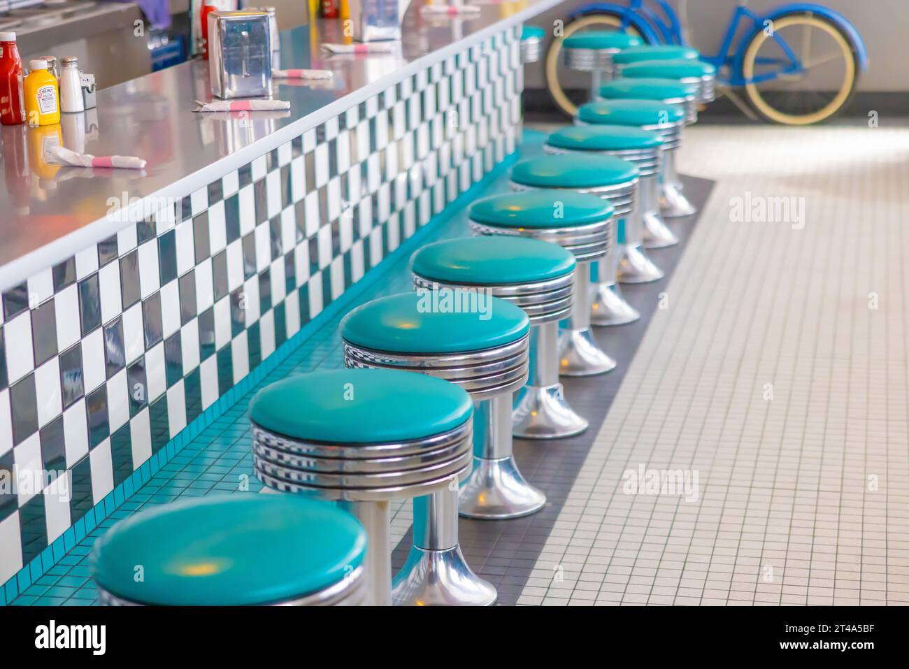 Bancone nel 66 Diner lungo la Route 66 ad Albuquerque, New Mexico, USA [nessun rilascio di proprietà; solo licenze editoriali] Foto Stock