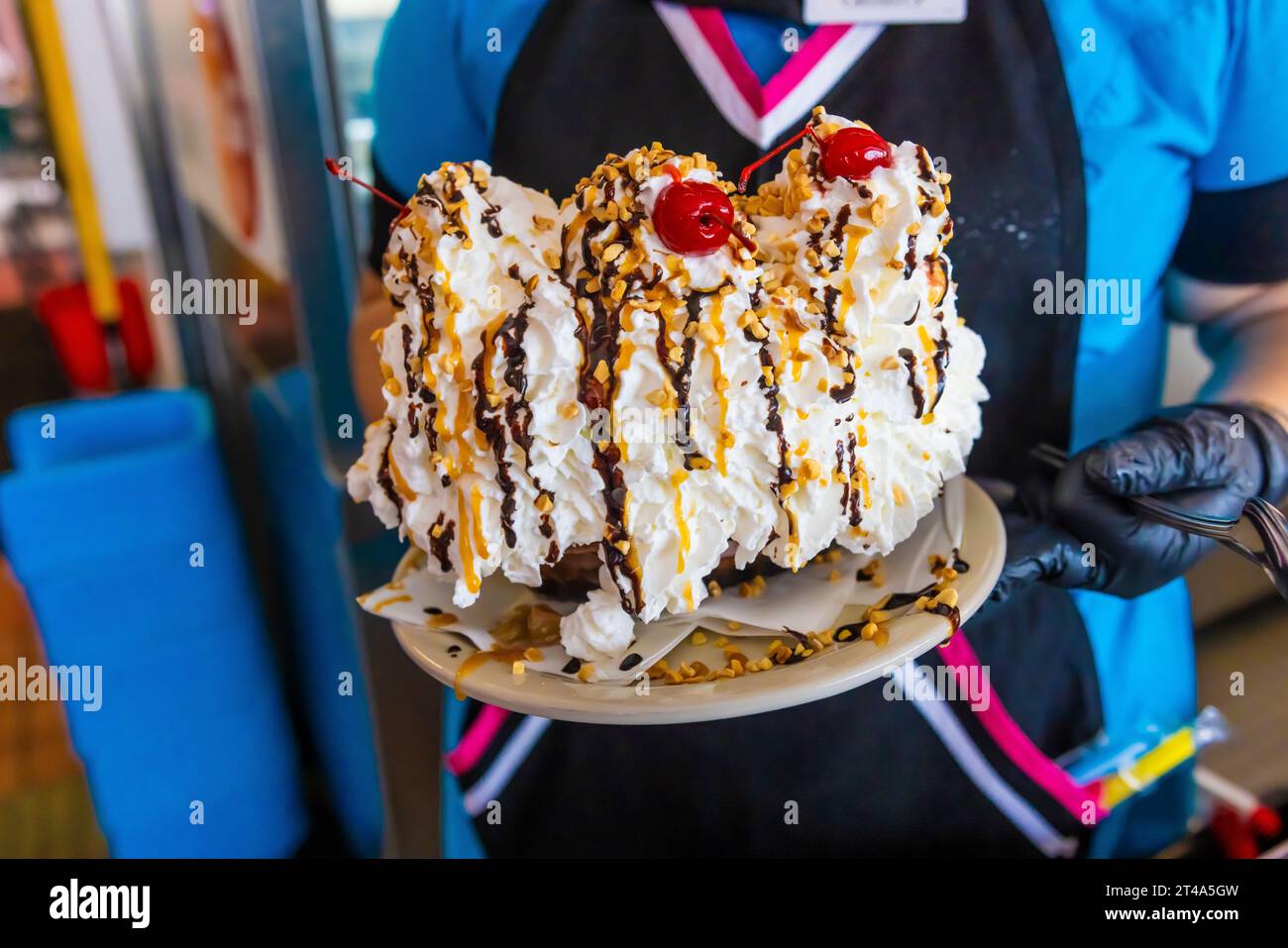 Banana split al 66 Diner lungo la Route 66 ad Albuquerque, New Mexico, USA [Nessuna pubblicazione di proprietà; solo licenze editoriali] Foto Stock