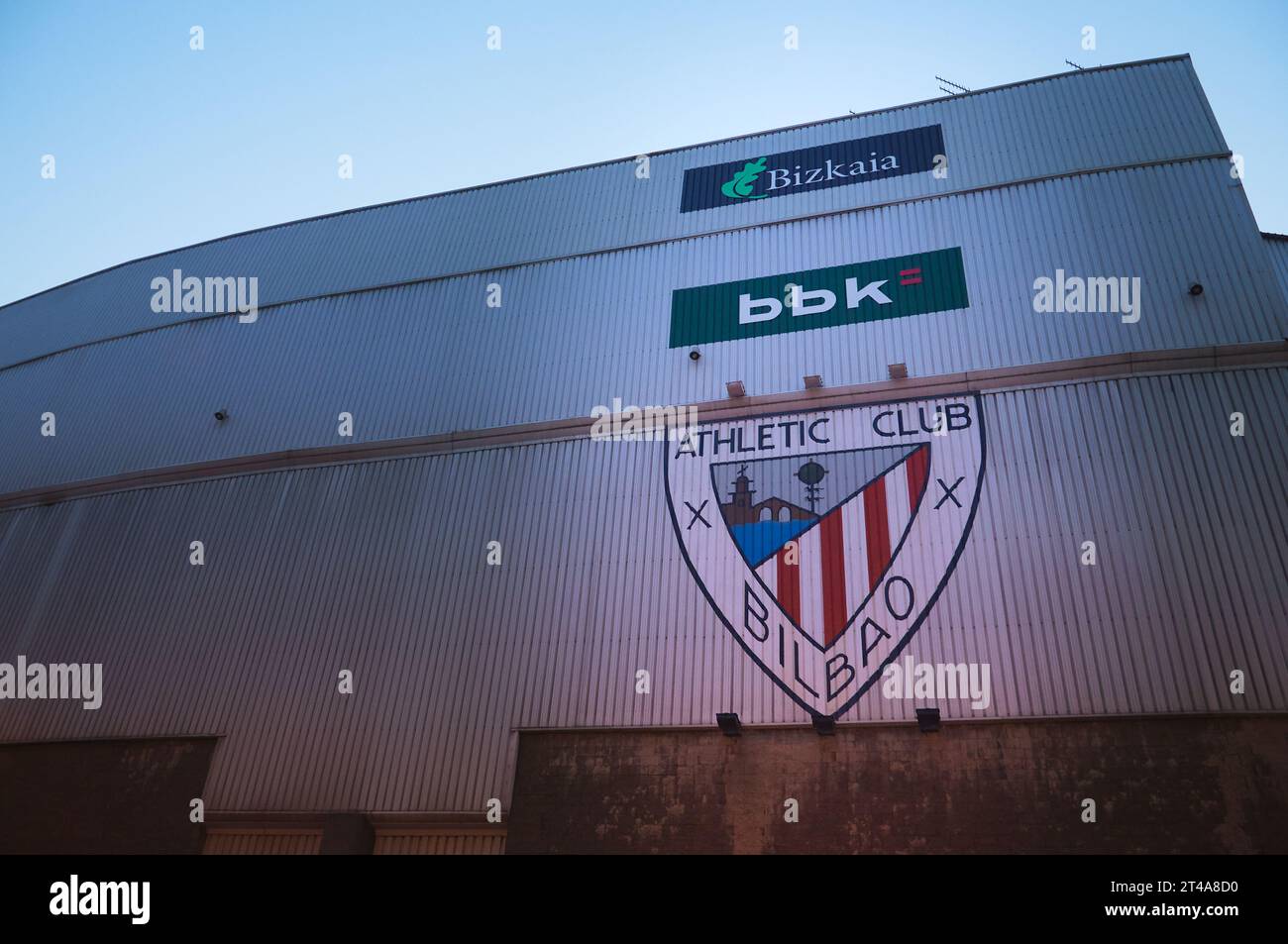 Una vista nostalgica del vecchio stadio di San Mamés, un terreno sacro nel cuore di Bilbao Foto Stock