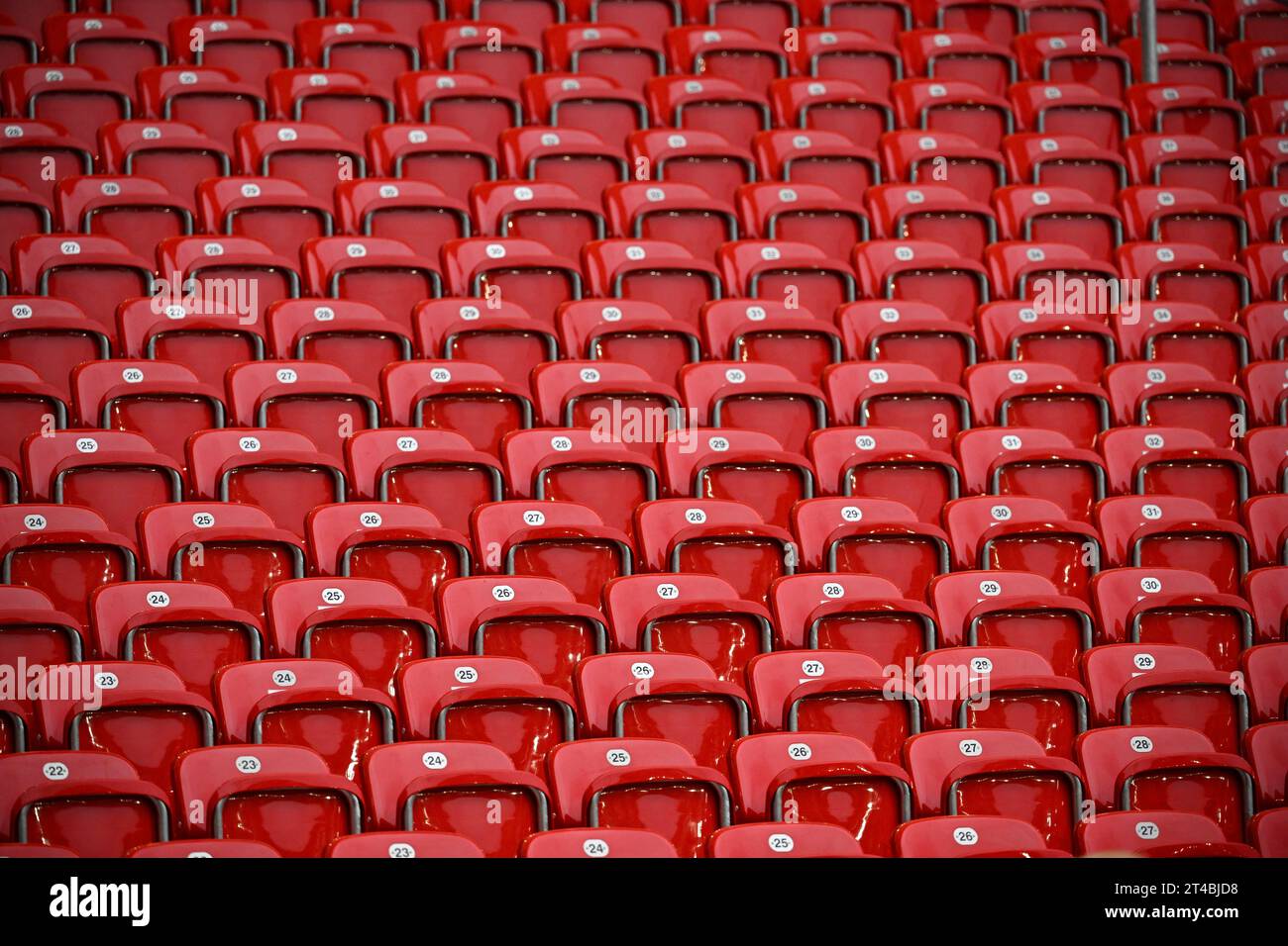 Posti vuoti, file di posti, sedili, numerati, rossi, grandstand, MHPArena, MHP Arena Stuttgart, Baden-Wuerttemberg, Germania Foto Stock
