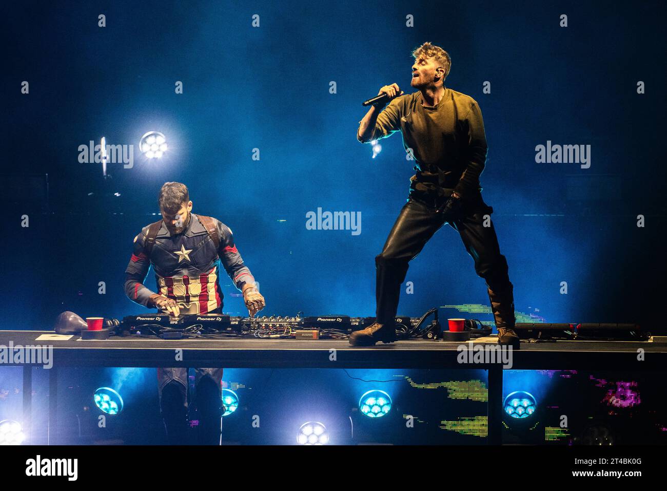 I Chainsmokers - Alexander 'Alex' Pall e Andrew 'Drew' Taggart si esibiscono allo Shoreline Amphitheater il 28 ottobre 2023 a Mountain View, California. Foto di Chris Tuiite/ImageSPACE/Sipa USA Foto Stock