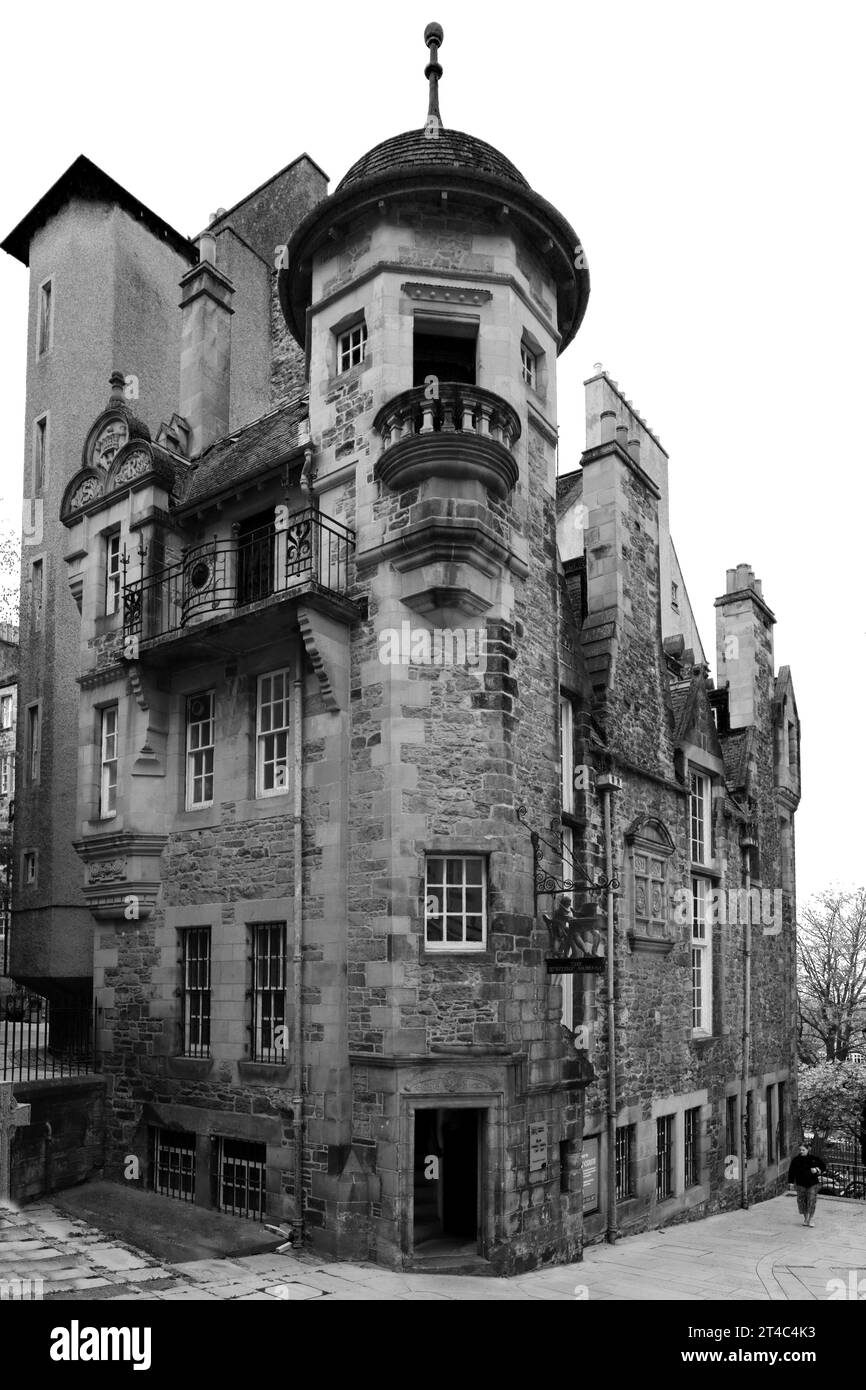 Veduta del Museo degli scrittori, ospitato nella Lady Stair's House, Lawnmarket, Royal Mile, Edimburgo, Scozia, REGNO UNITO Foto Stock